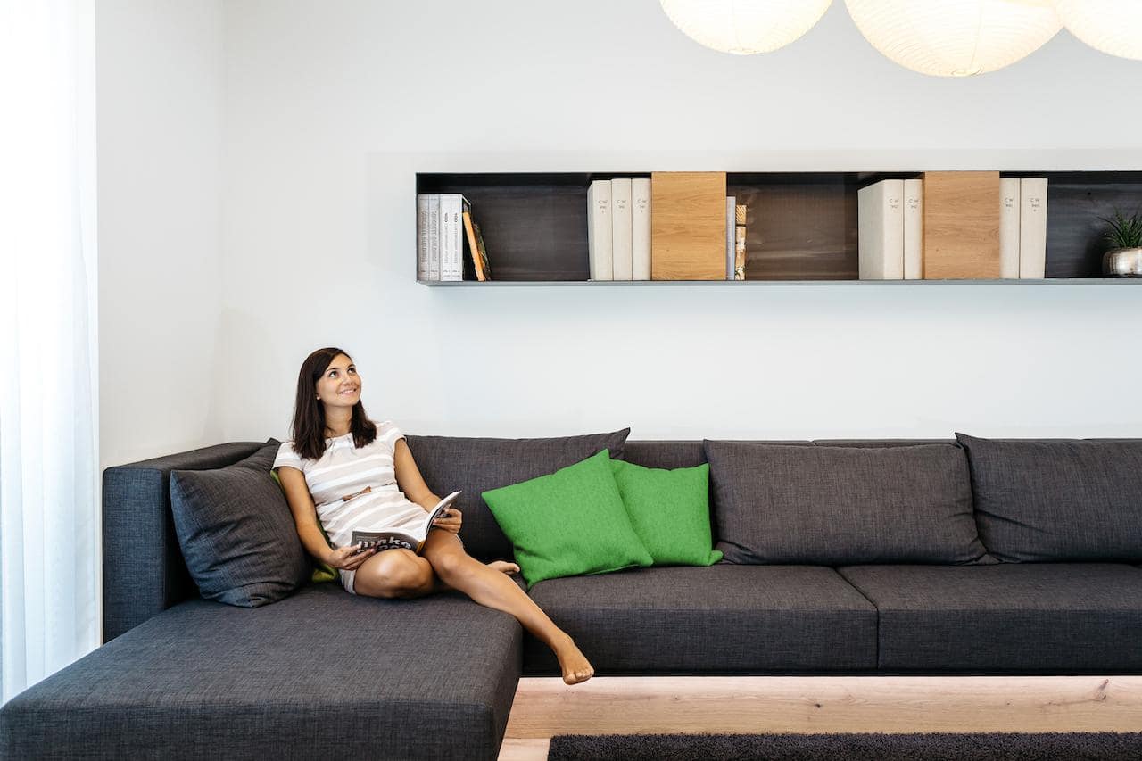 Smart Home Compendium 4 cLoxone Lounge Woman Green 1b